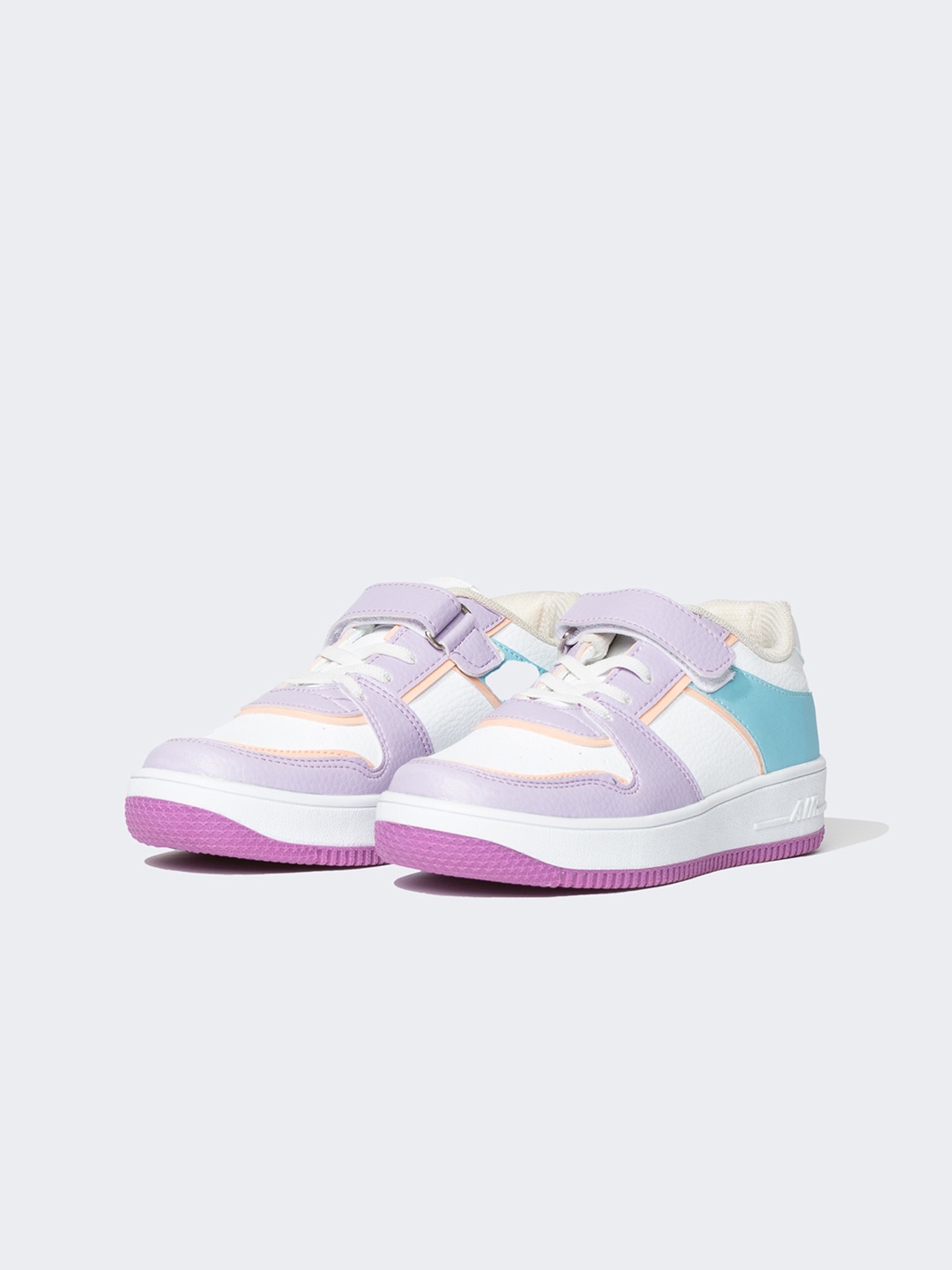

DeFacto Girls Colourblocked Comfort Insole Basics Sneakers, White