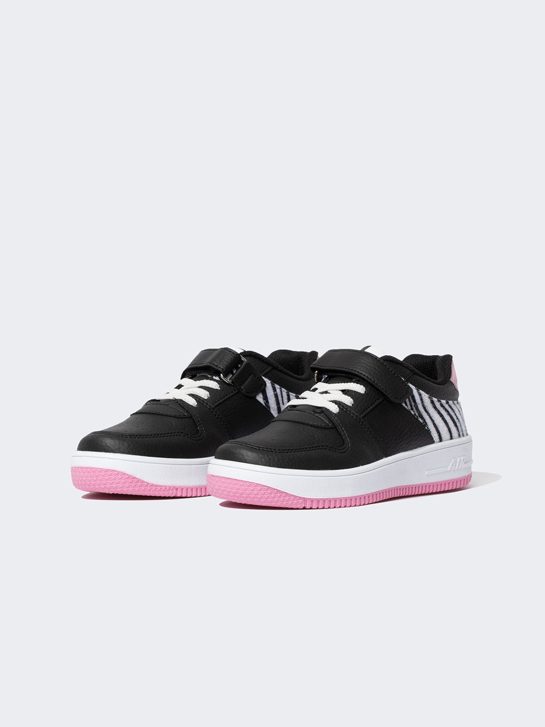 

DeFacto Girls Comfort Insole Contrast Sole Sneakers, Black