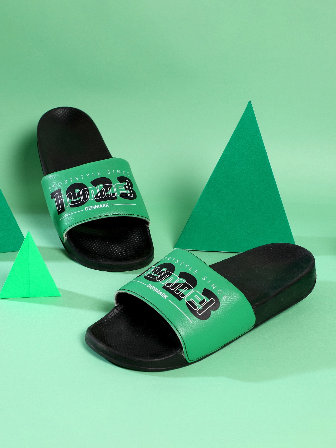 

hummel Men Printed Sliders, Green