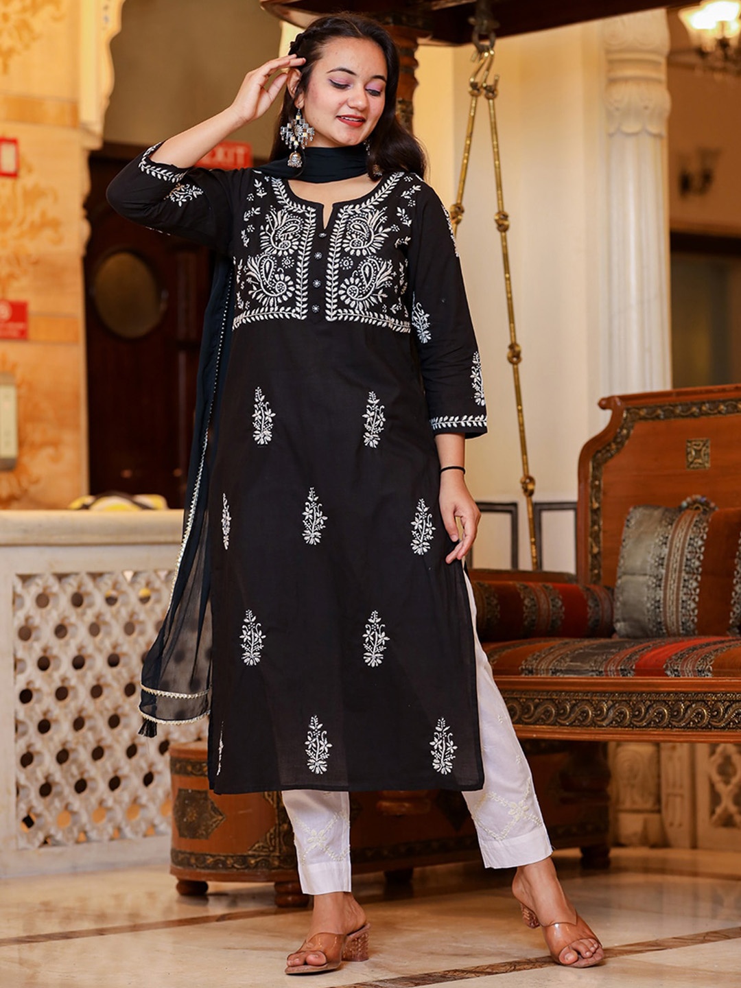 

KAAJH Floral Embroidered Chikankari Pure Cotton Kurta with Trousers & With Dupatta, Black