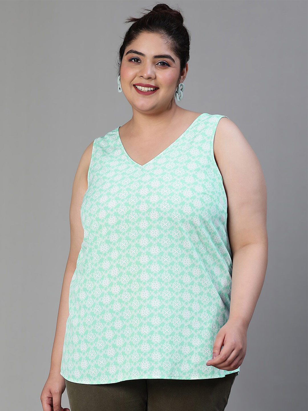 

Oxolloxo Plus Size Floral Print V-Neck Sleeveless Top, Green
