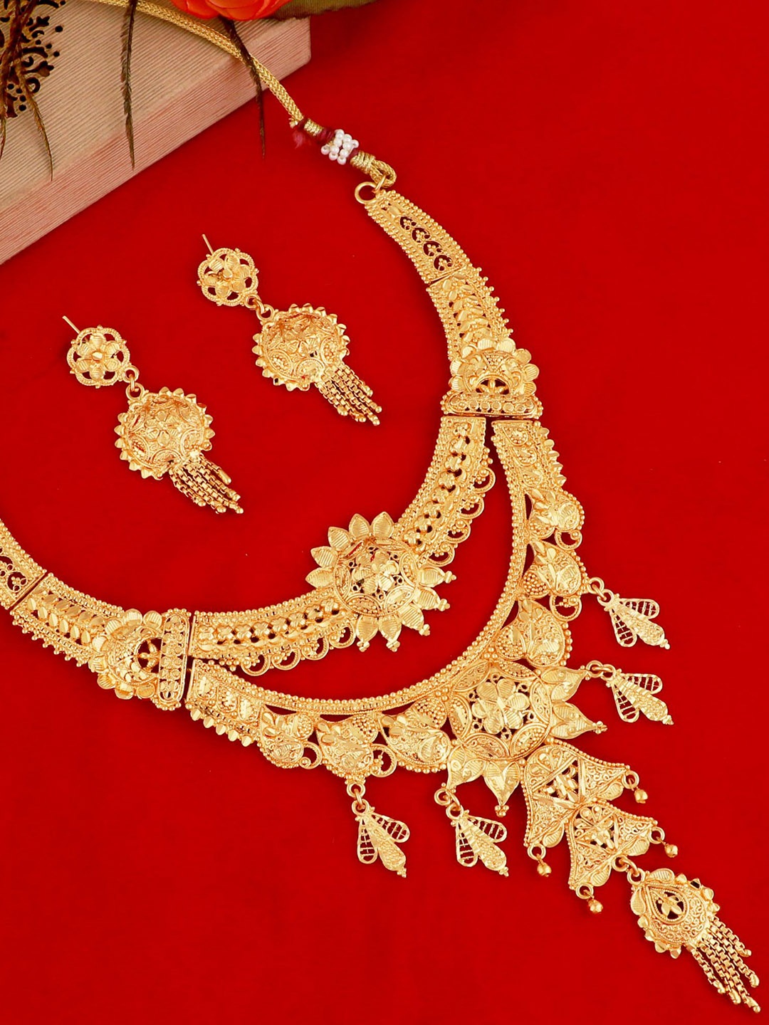 

MANSIYAORANGE Gold-Plated Stone Studded & Beaded Jewellery Set