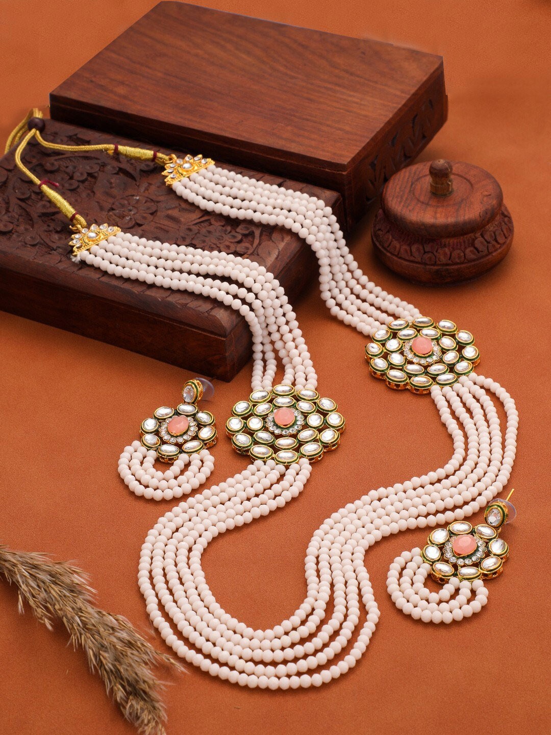 

Vita Bella Gold-Plated Kundan-Studded & Beaded Necklace and Earrings Jewellery Set