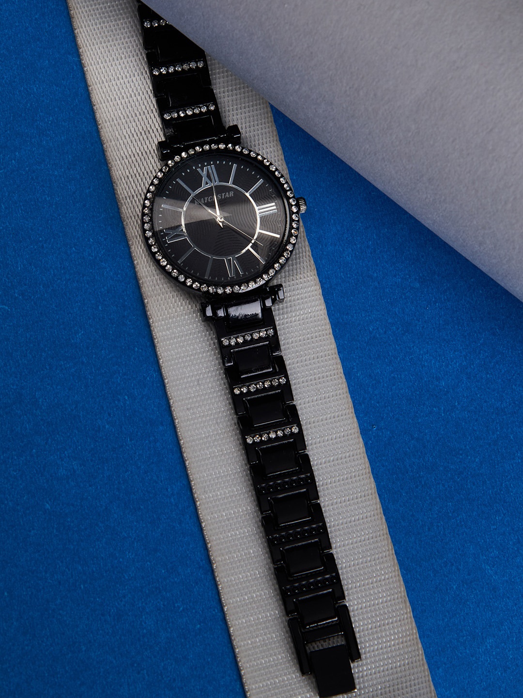 

WATCHSTAR Women Embellished Dial & Stainless Steel Bracelet Style Straps Analogue Watch, Black