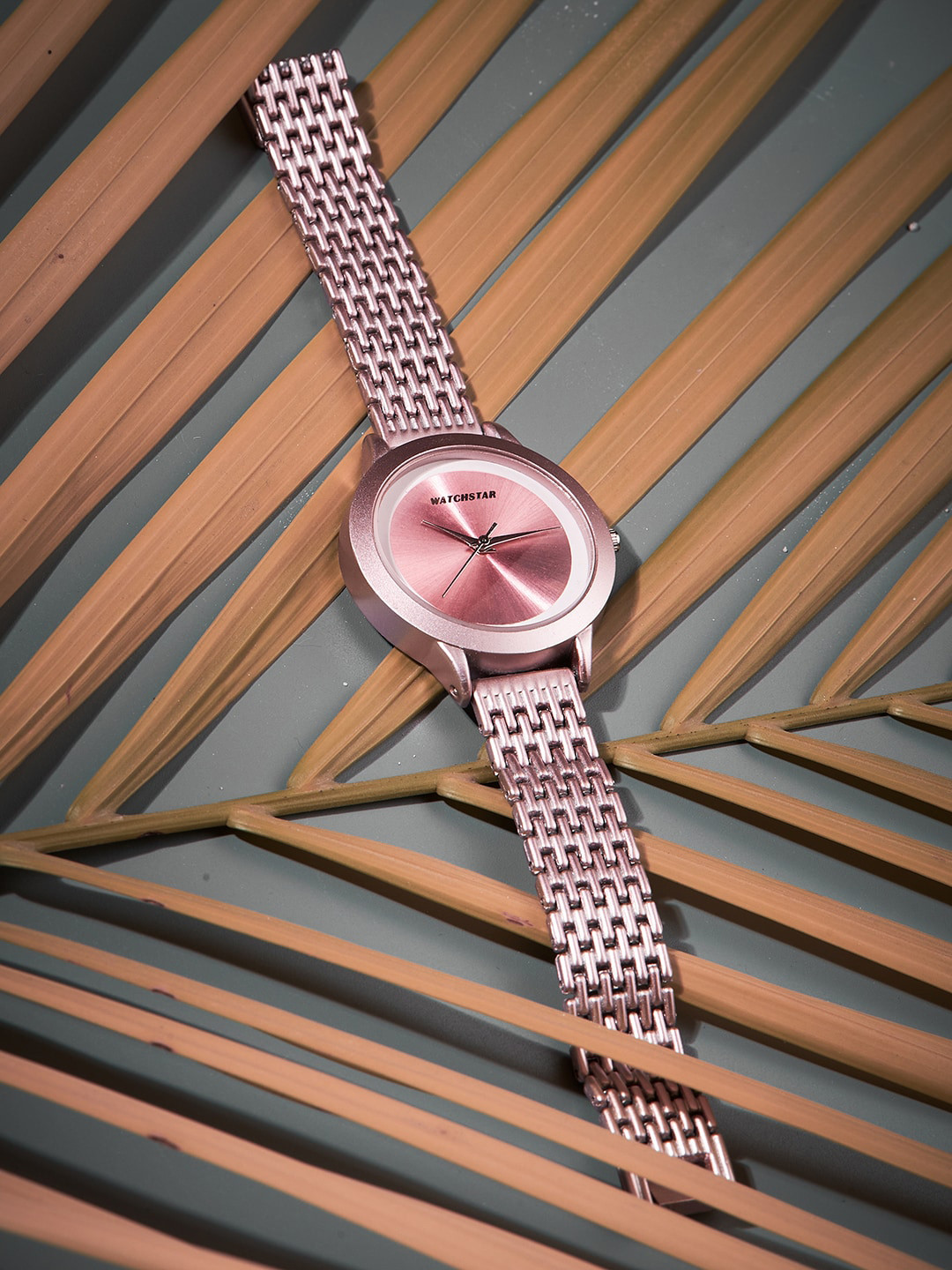 

WATCHSTAR Women Dial & Stainless Steel Bracelet Style Straps Analogue Watch Laxi Pink