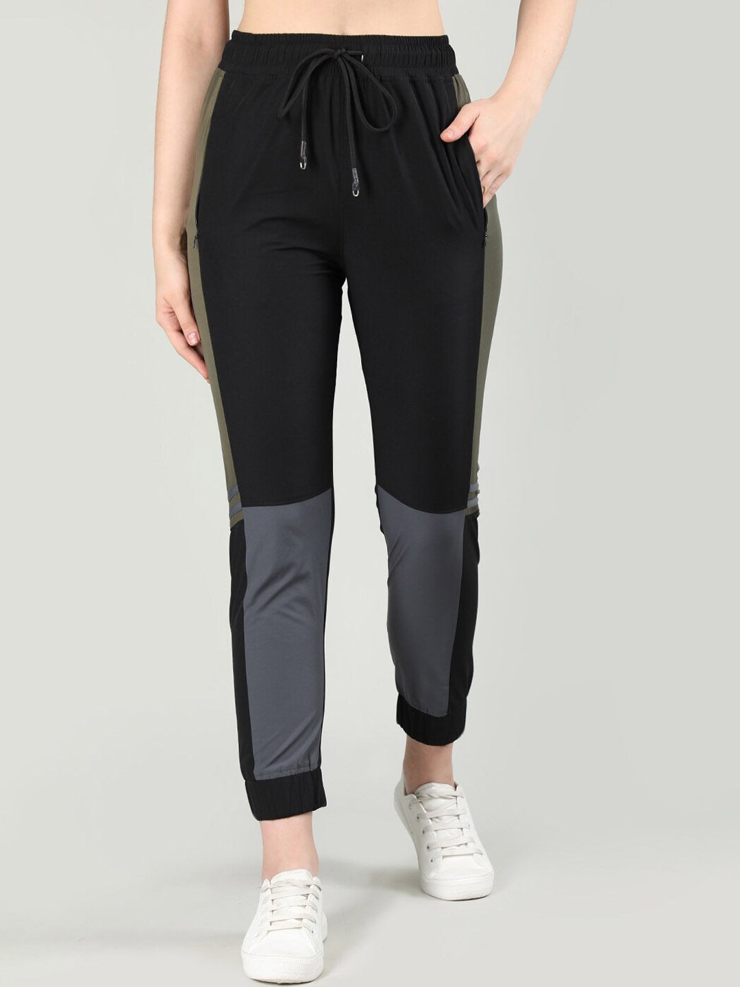 

CHKOKKO Women Colourblocked Running Joggers, Black