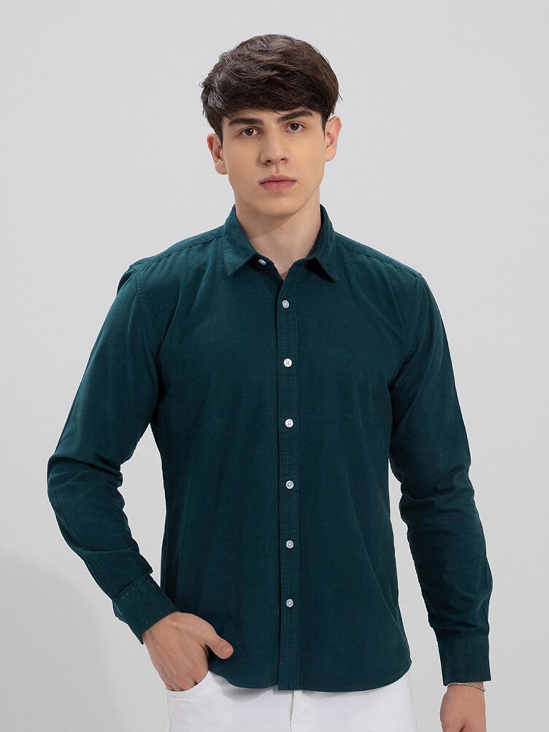 

Snitch Green Spread Collar Slim Fit Corduroy Cotton Casual Shirt
