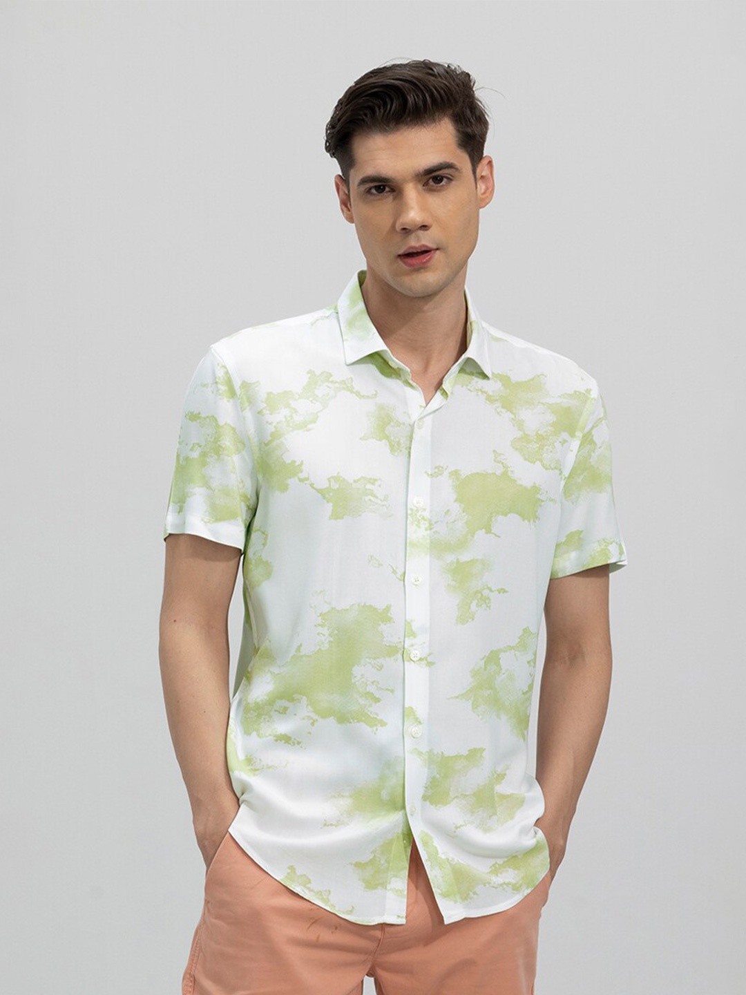 

Snitch Green Abstract Printed Slim Fit Casual Shirt