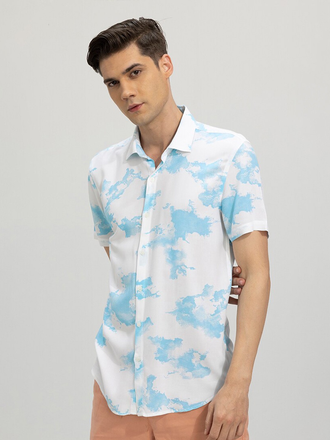

Snitch White & Blue Abstract Printed Slim Fit Casual Shirt