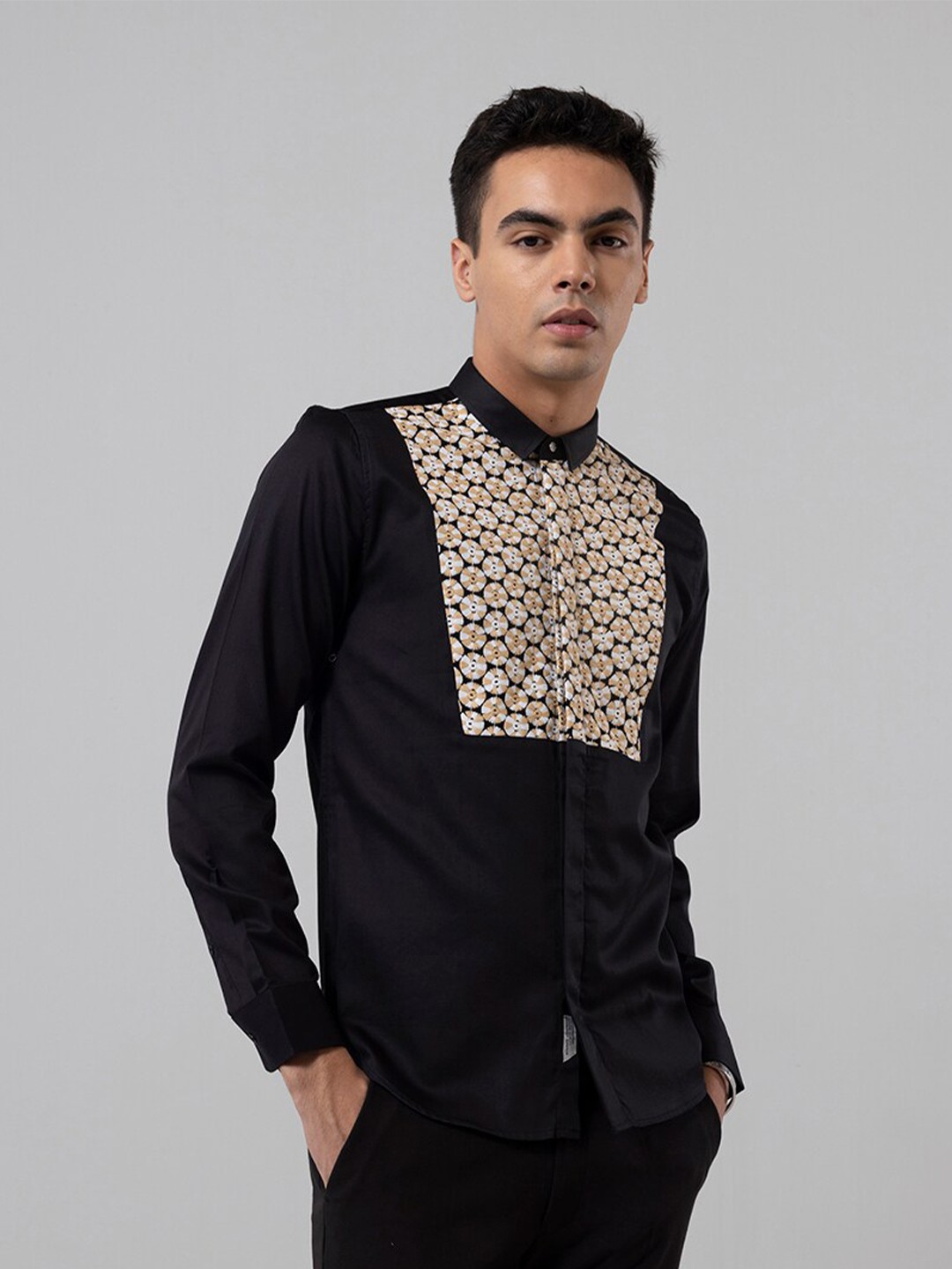 

Snitch Black & White Slim Fit Embroidered Casual Cotton Shirt