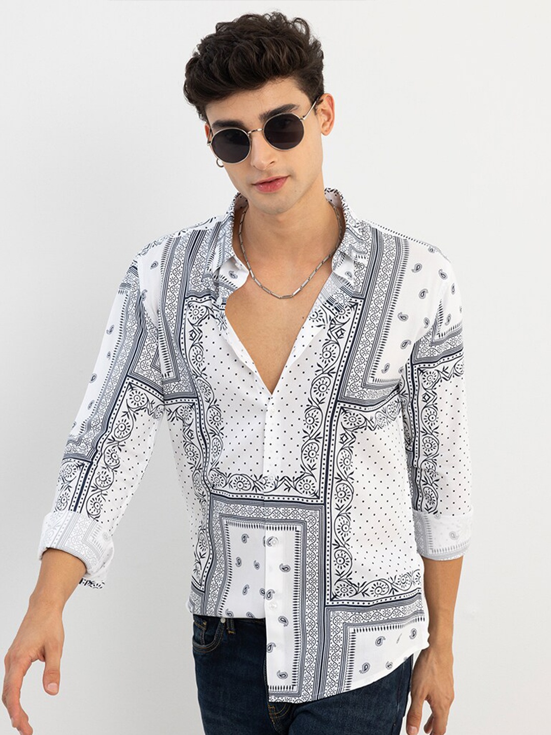 

Snitch White & Black Slim Fit Ethnic Motifs Printed Casual Shirt