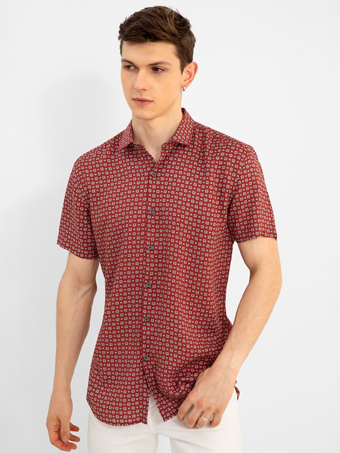 

Snitch Red Floral Printed Slim Fit Casual Shirt