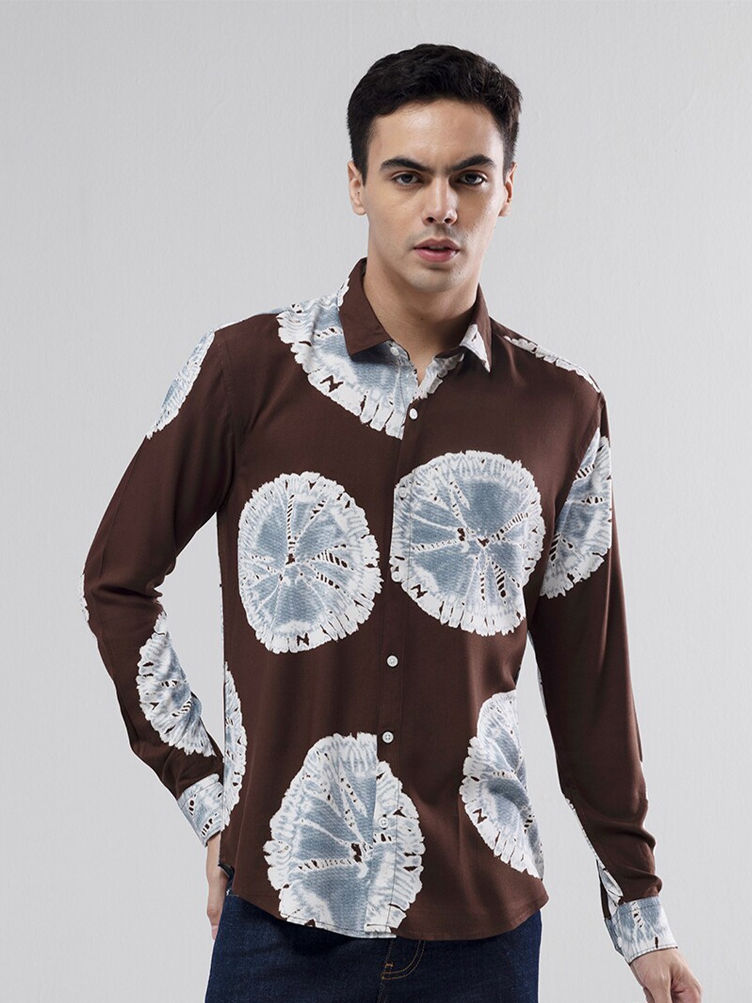 

Snitch Brown & White Slim Fit Abstract Printed Casual Shirt