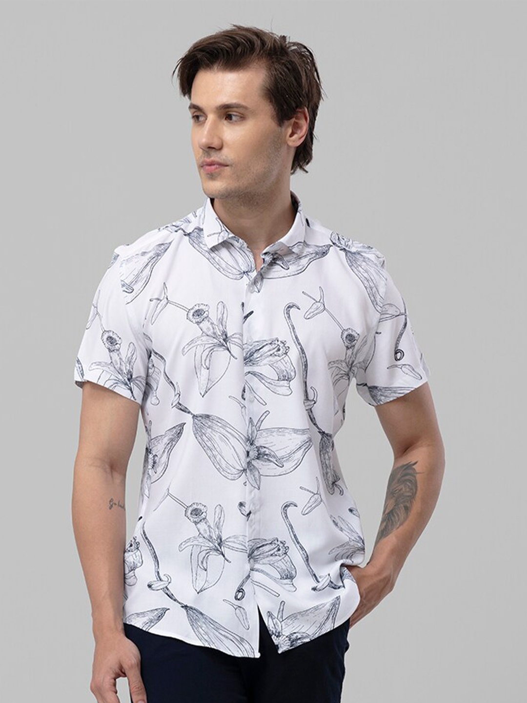 

Snitch White Floral Printed Slim Fit Casual Shirt