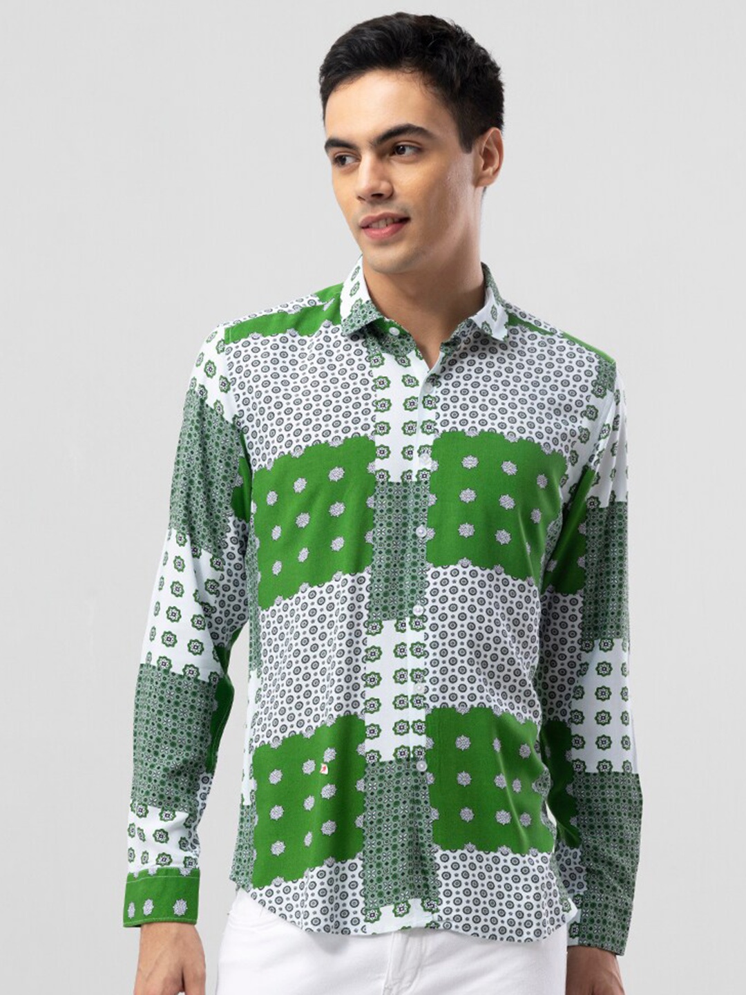 

Snitch Green Slim Fit Ethnic Motifs Printed Casual Shirt