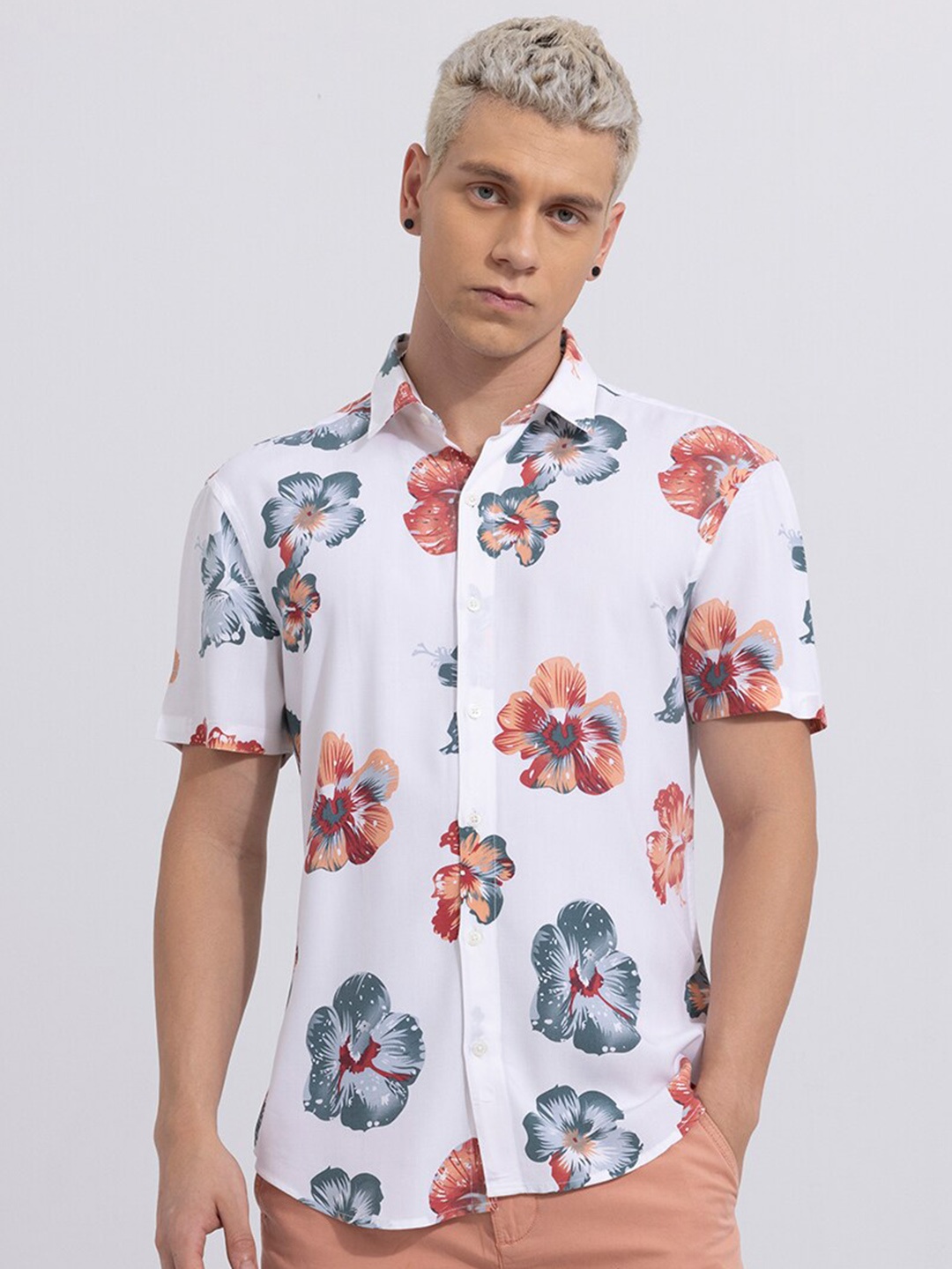

Snitch White & Red Slim Fit Floral Printed Casual Shirt