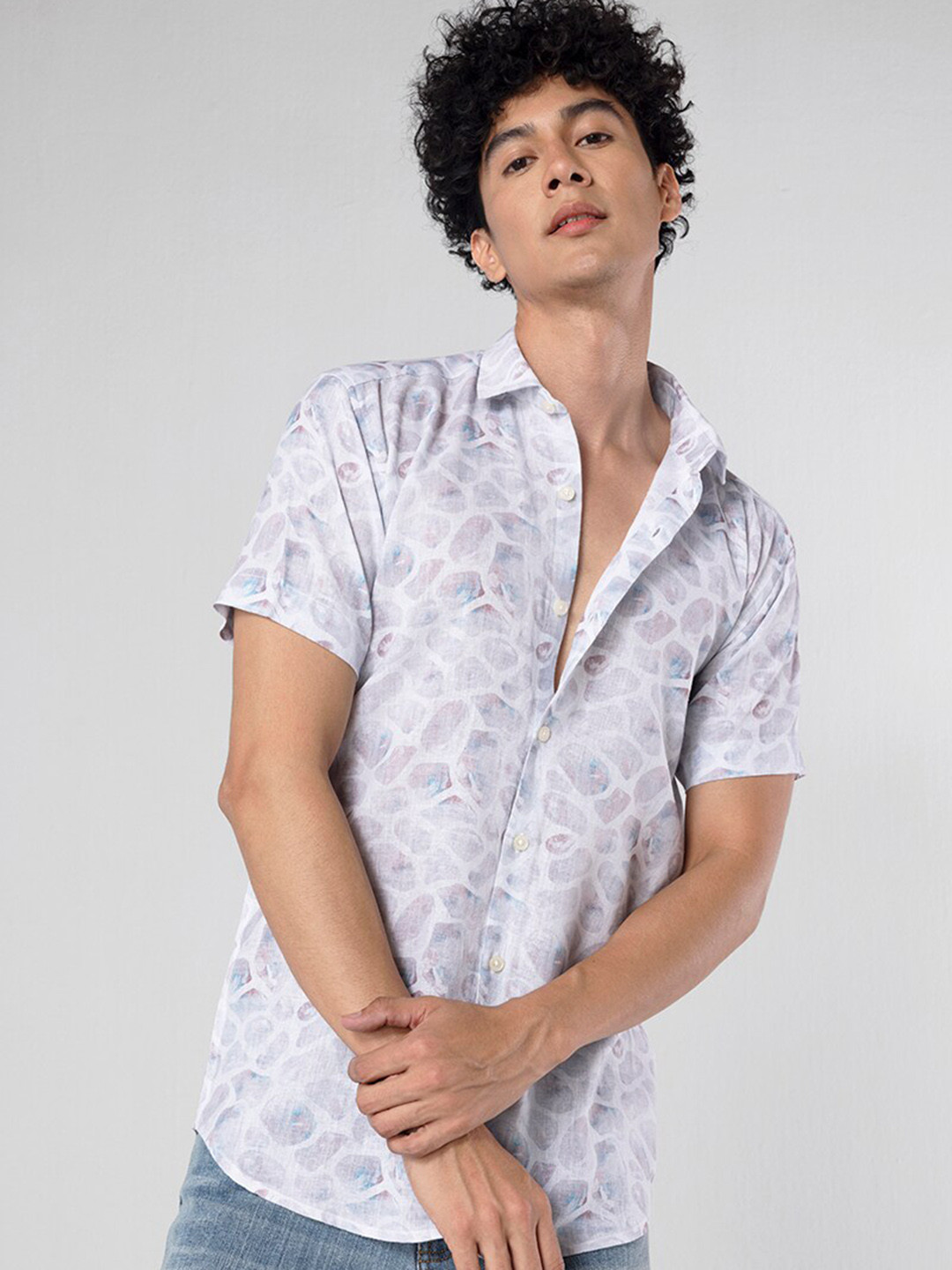 

Snitch Whire & Blue Slim Fit Abstract Printed Casual Linen Shirt, White