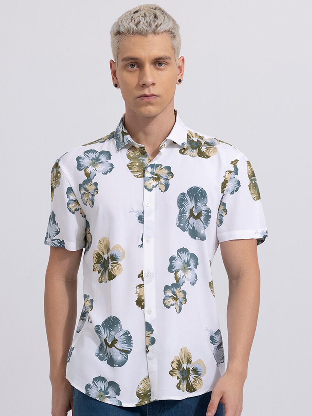 

Snitch Green Floral Printed Slim Fit Casual Shirt