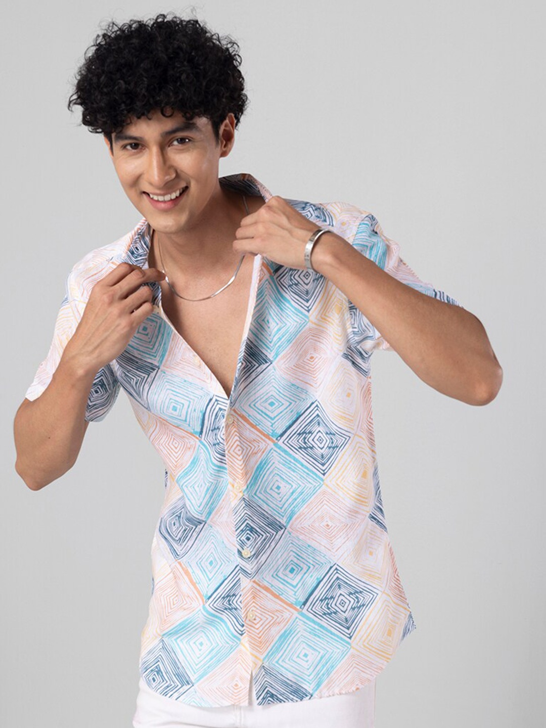 

Snitch White Geometric Printed Slim Fit Linen Casual Shirt