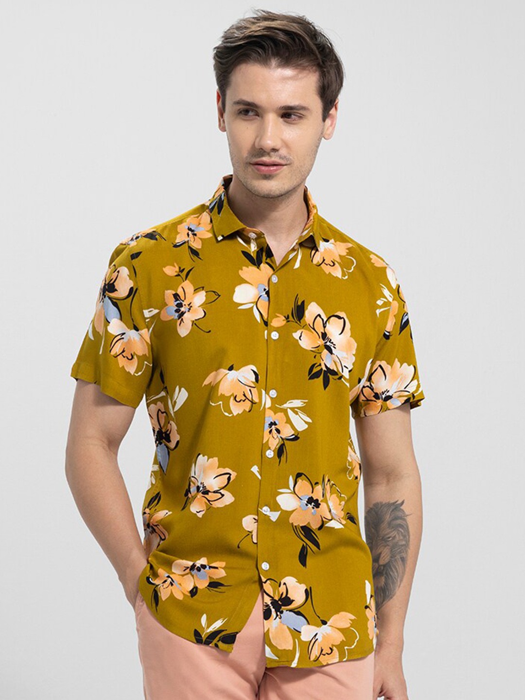 

Snitch Yellow Slim Fit Floral Printed Casual Shirt, Mustard