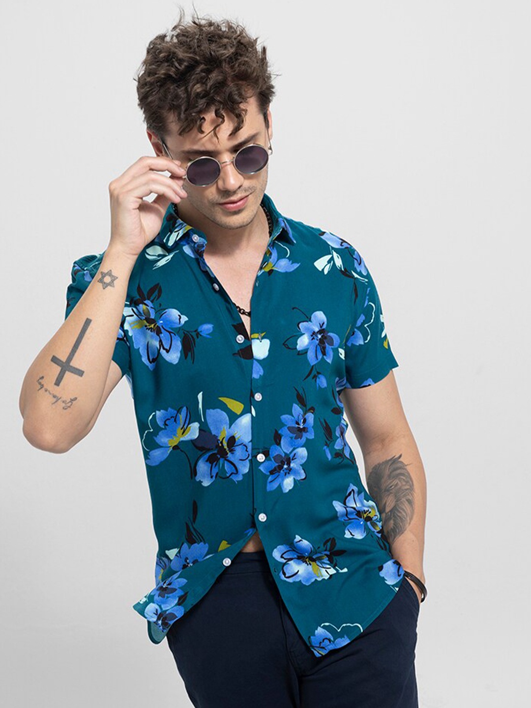 

Snitch Green Slim Fit Floral Printed Casual Shirt