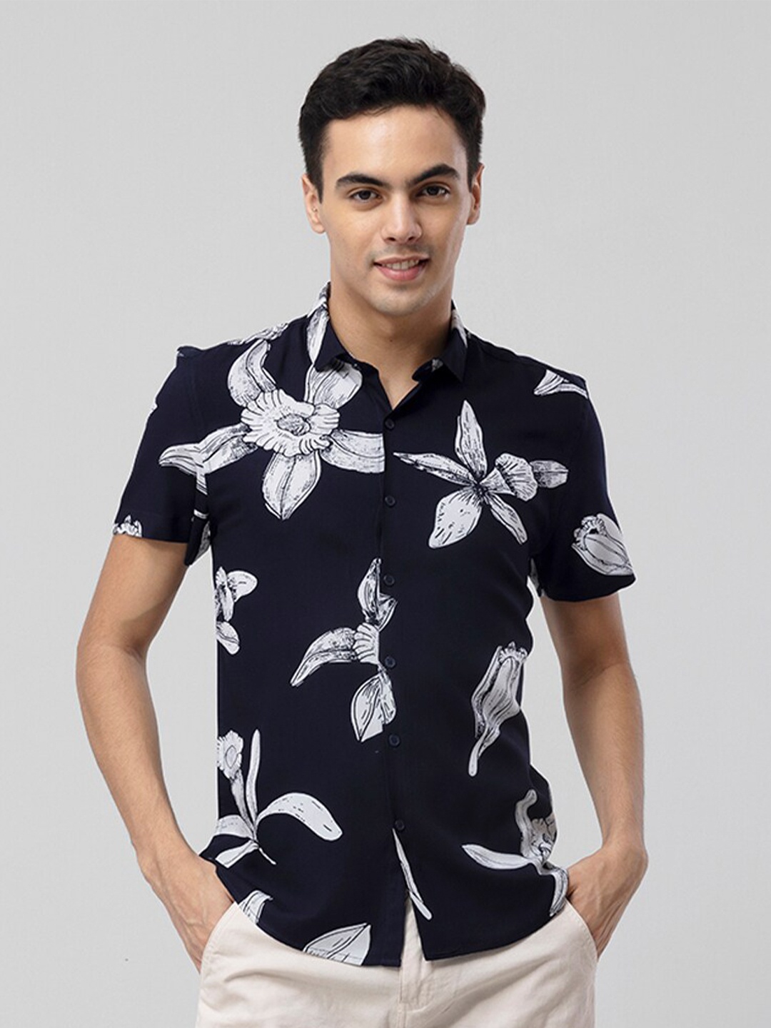 

Snitch Navy Blue & White Slim Fit Floral Printed Casual Shirt