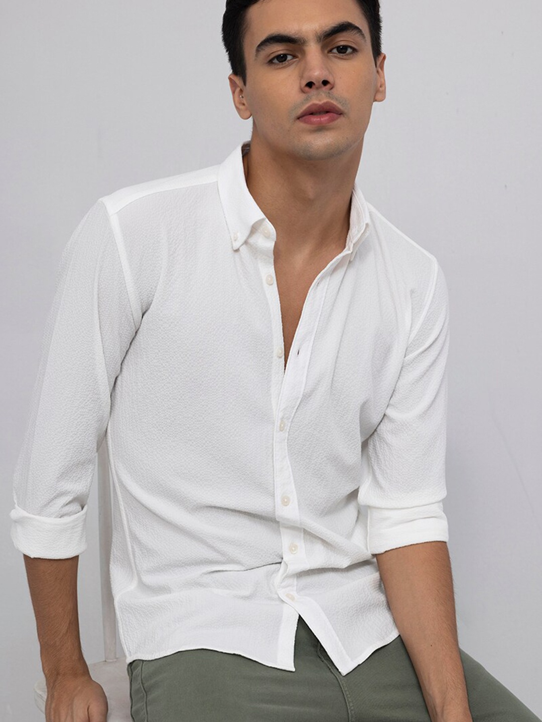 

Snitch White Spread Collar Slim Fit Casual Cotton Shirt