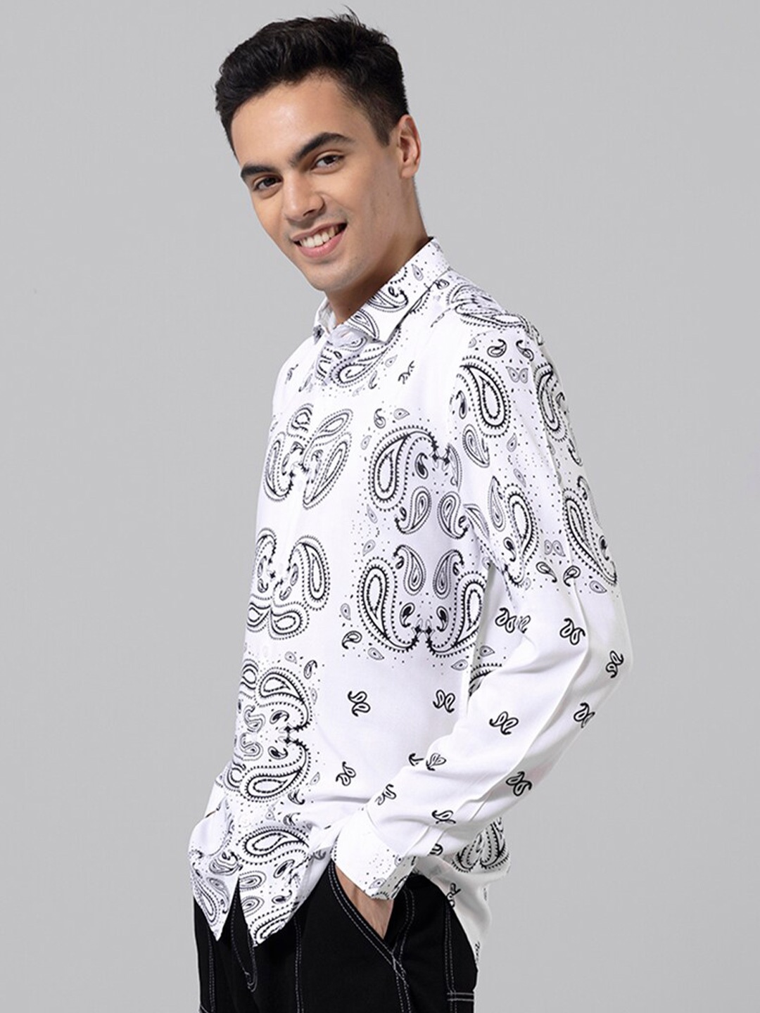 

Snitch White & Black Slim Fit Ethnic Motifs Printed Casual Shirt