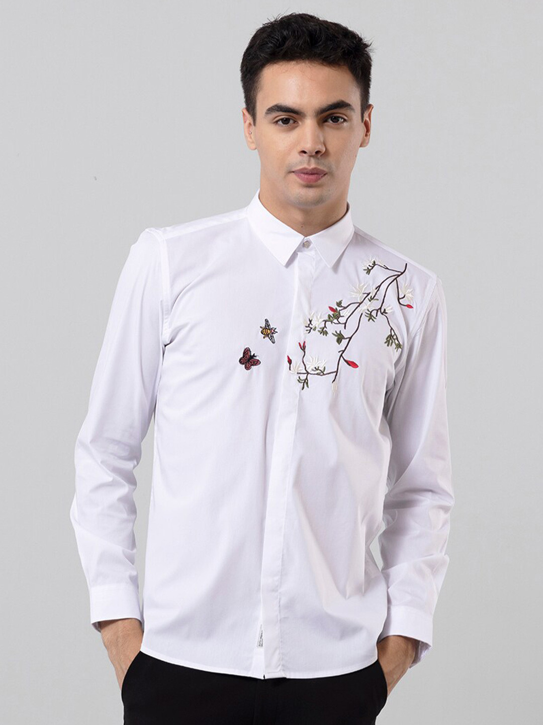

Snitch White Slim Fit Graphic Printed Casual Shirt