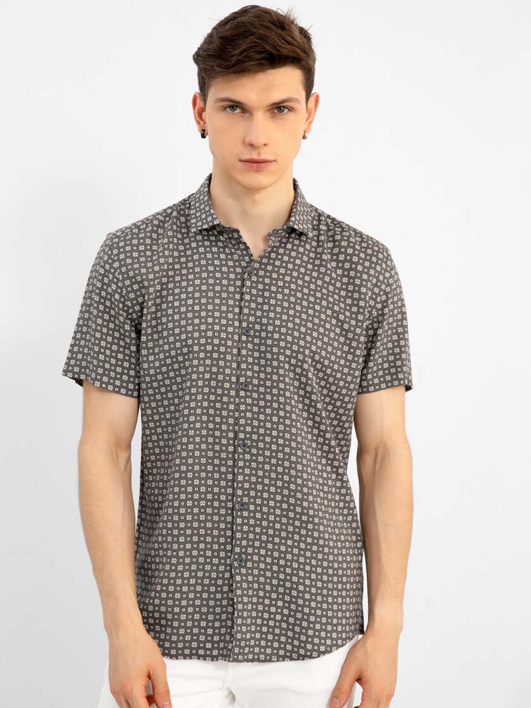 

Snitch Blue Slim Fit Geometric Printed Casual Shirt