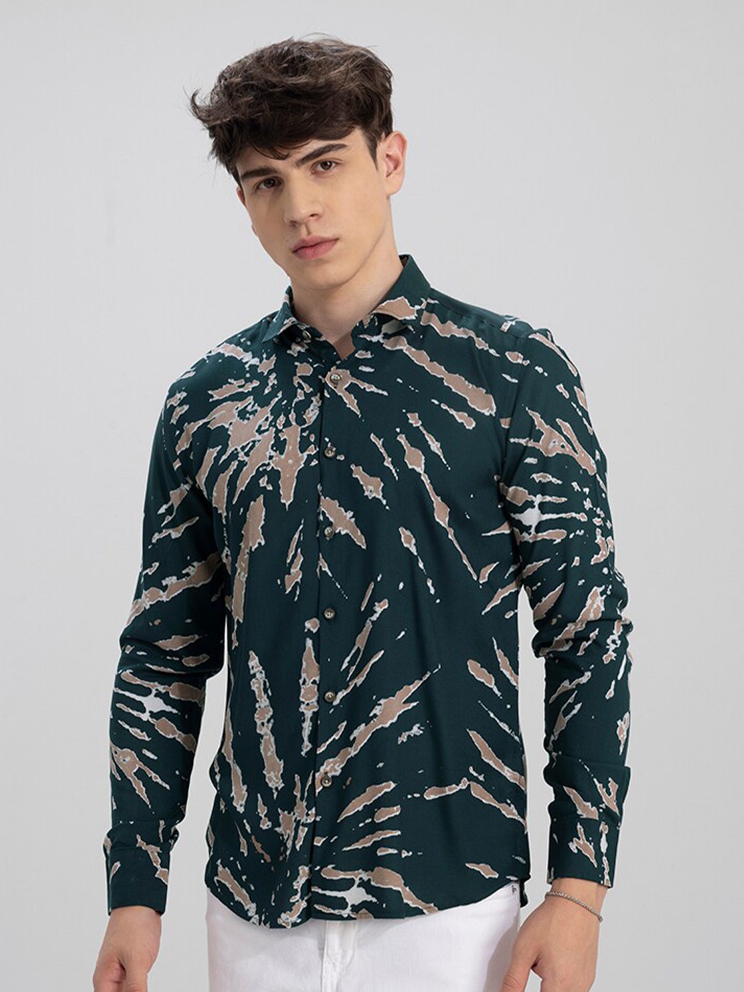 

Snitch Green Slim Fit Abstract Printed Casual Shirt