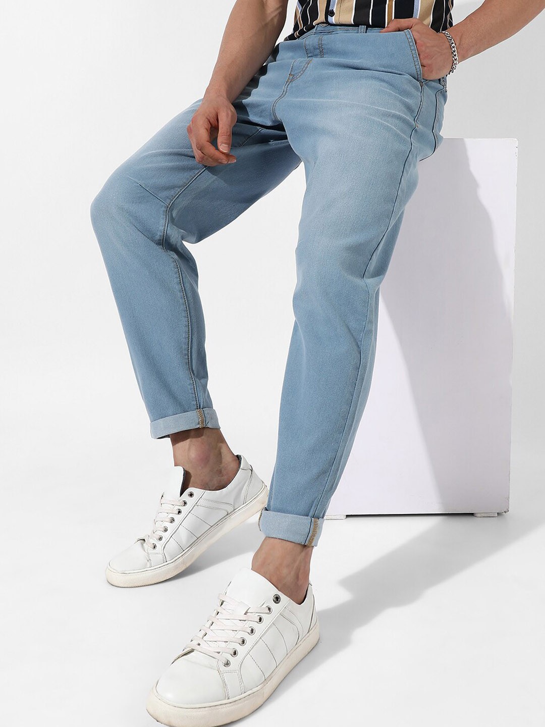 

Campus Sutra Men Blue Smart Slim Fit Light Fade Stretchable Jeans