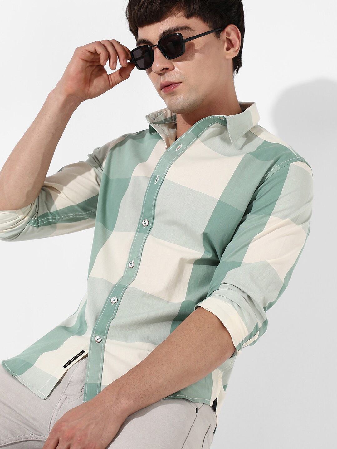 

Campus Sutra White & Green Checked Classic Fit Cotton Casual Shirt