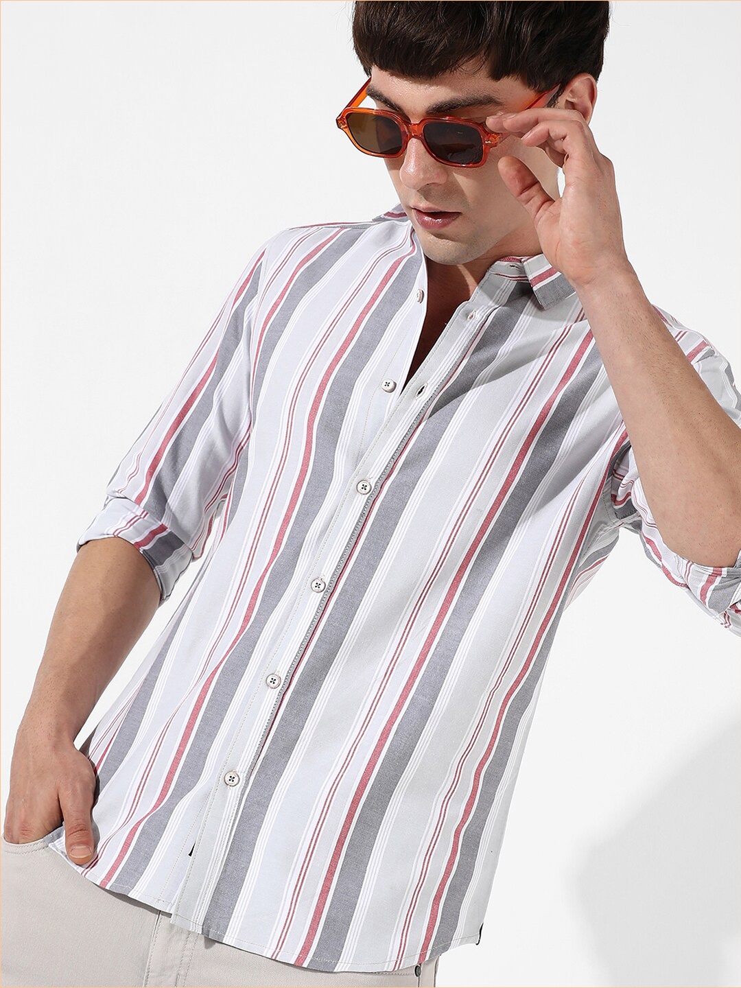 

Campus Sutra Classic Grey & White Vertical Striped Cotton Casual Shirt