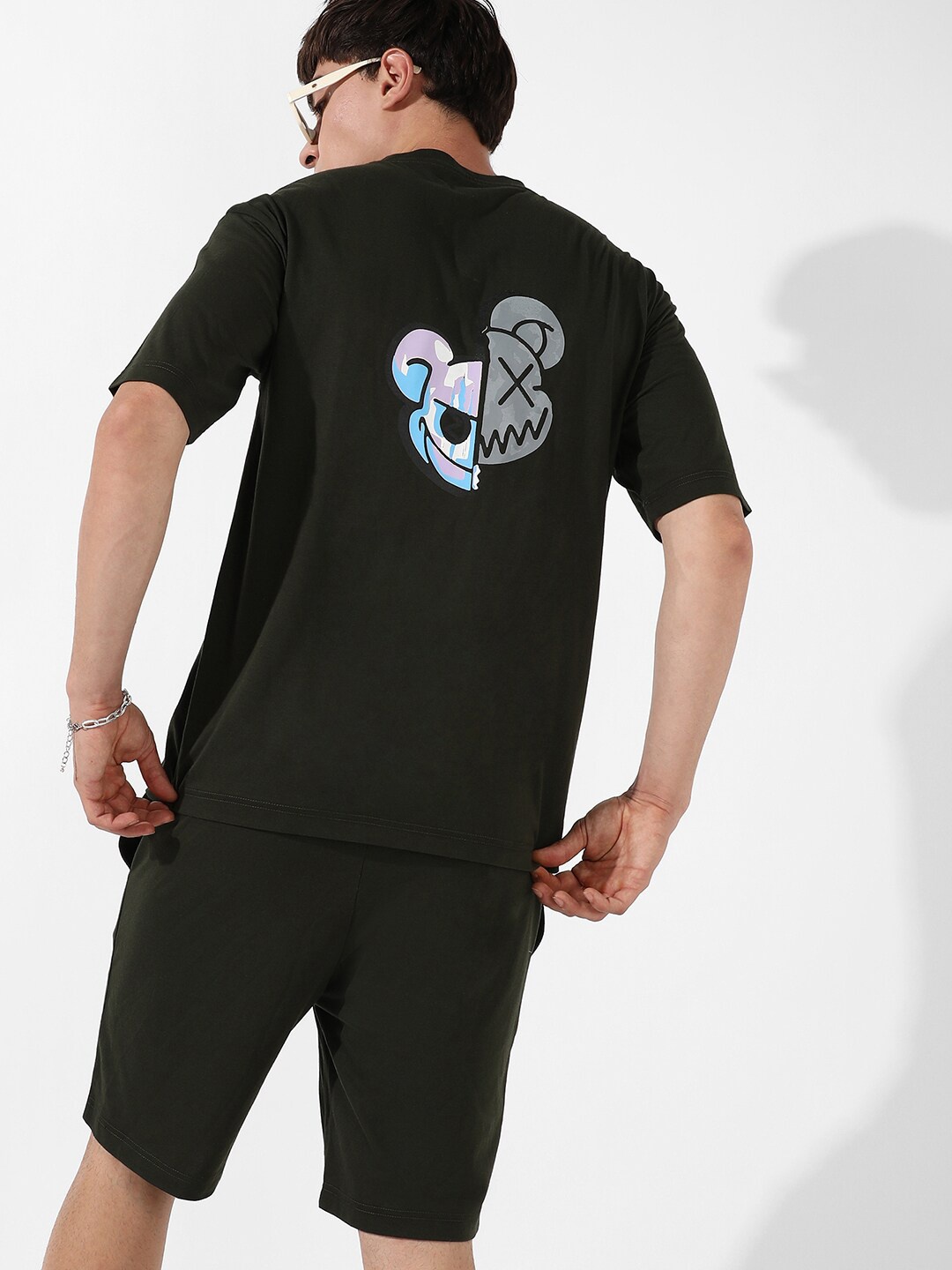 

Campus Sutra Men Black Printed Round Neck Co-Ord Set