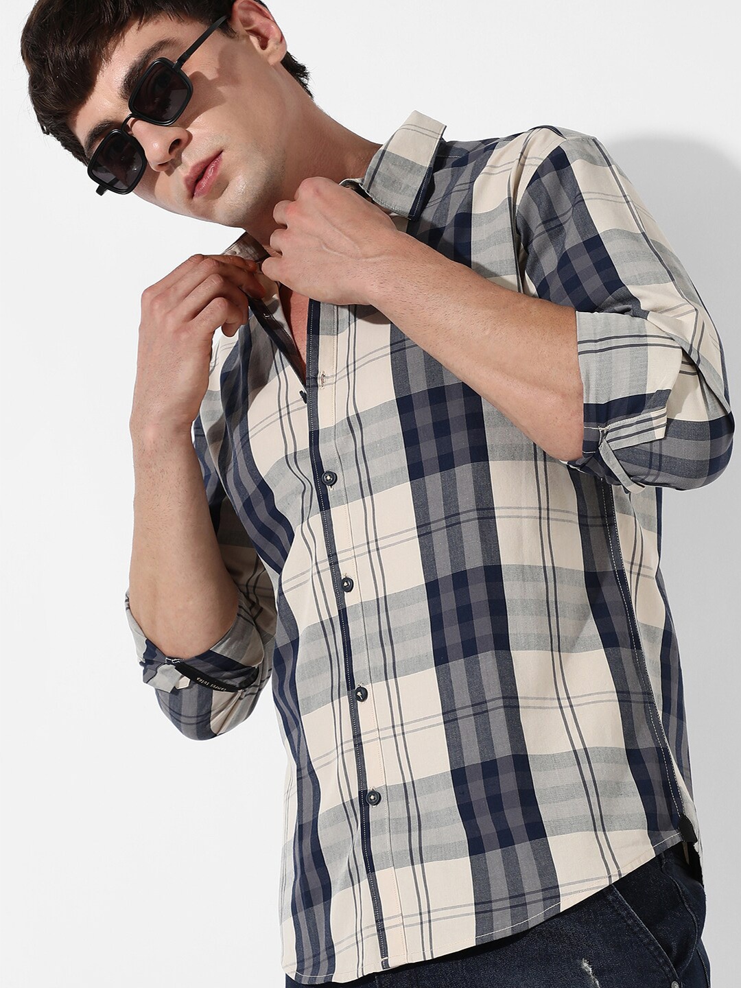 

Campus Sutra Navy blue Classic Tartan Checks Cotton Casual Shirt