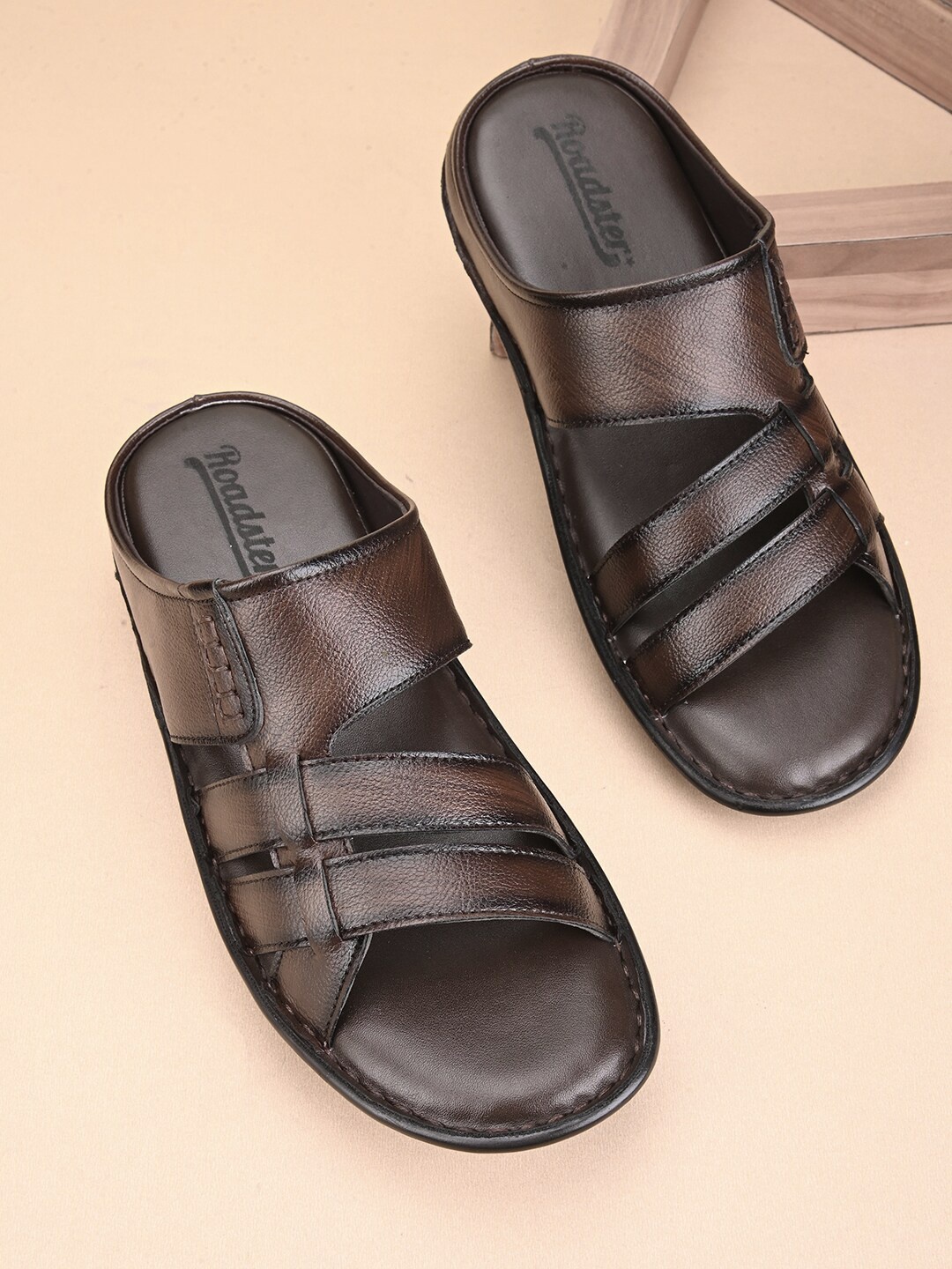 

Roadster Men Brown Textured Open Toes Comfort Sandals