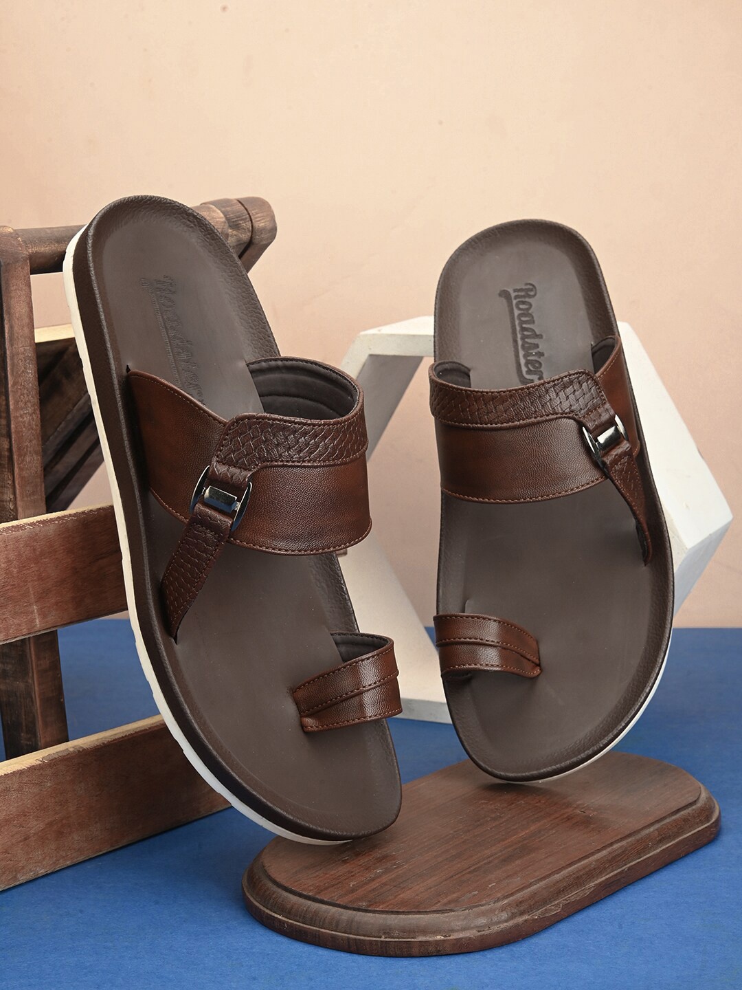 

Roadster Men Tan Textured One Toe Comfort Sandals