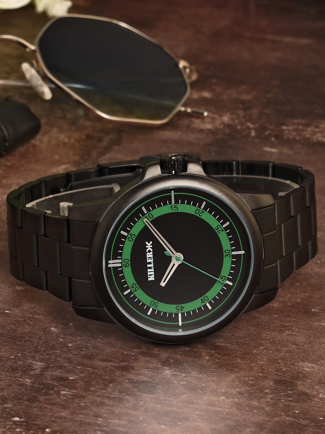 

Killer Men Brass Embellished Dial & Stainless Steel Bracelet Style Straps Analogue Watch KLMO36A, Black