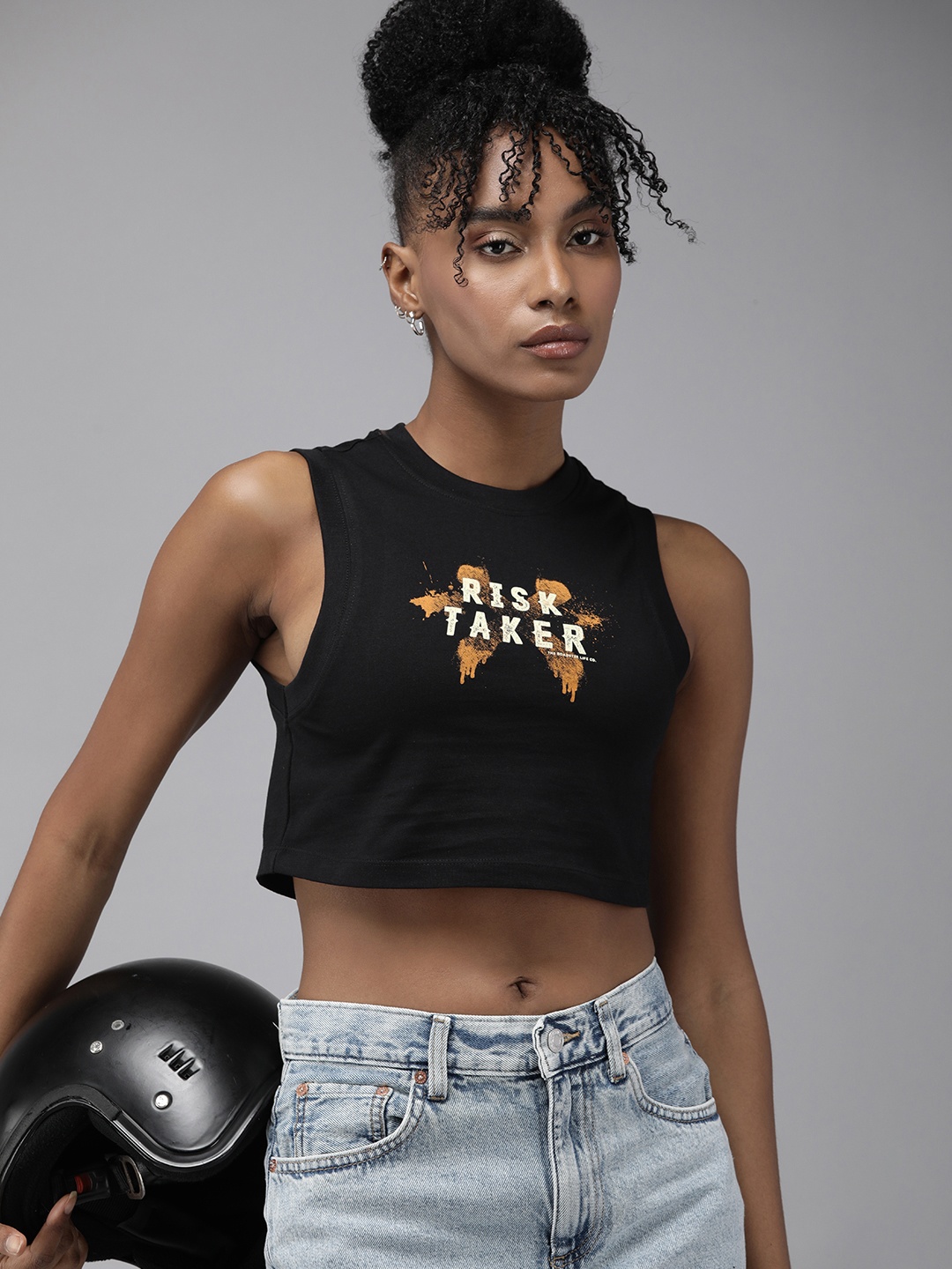 

Roadster Women Graphic Printed Slim Fit Crop T-shirt, Black