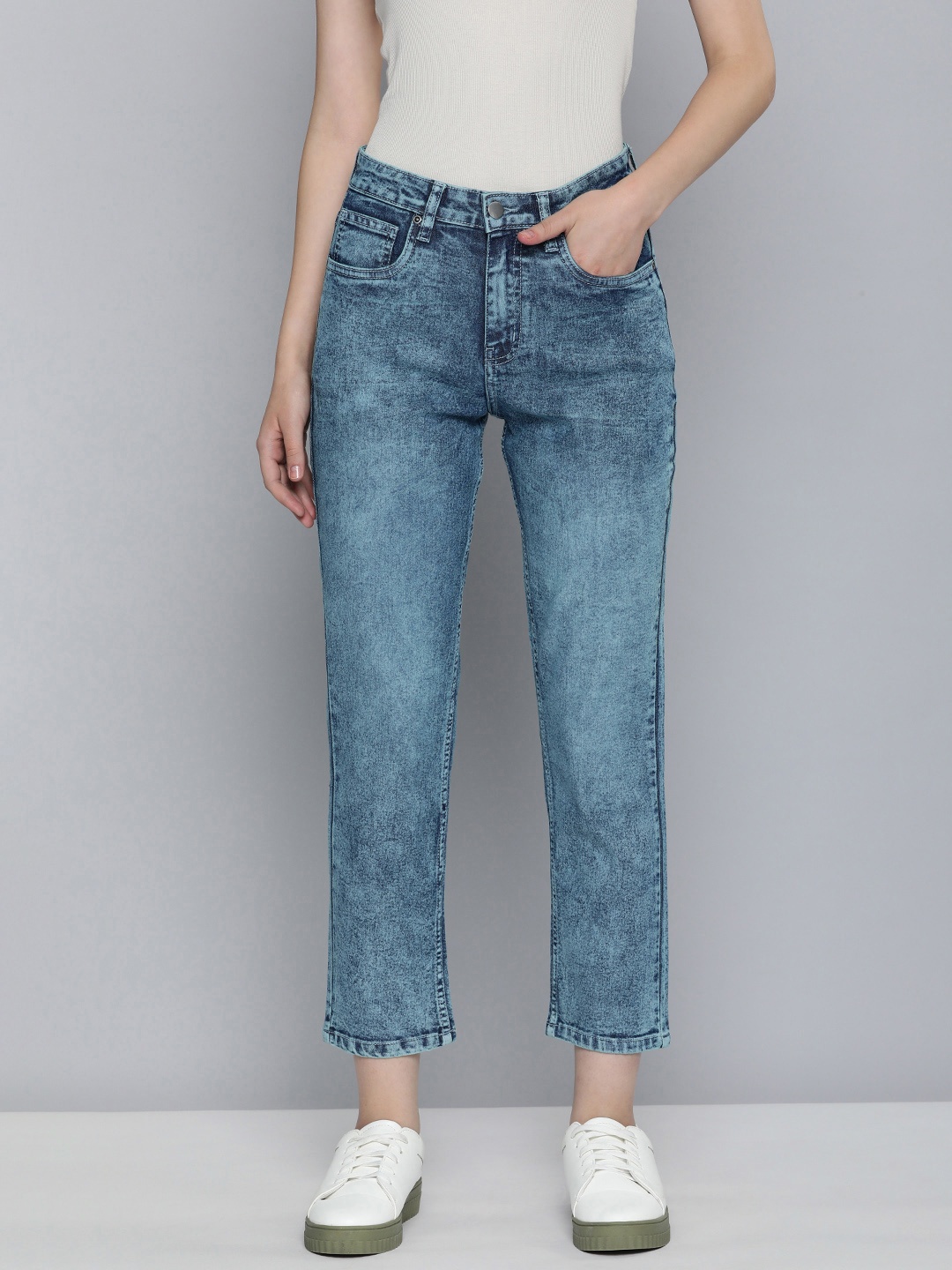 

Mast & Harbour Women Straight Fit Light Fade Stretchable Jeans, Blue
