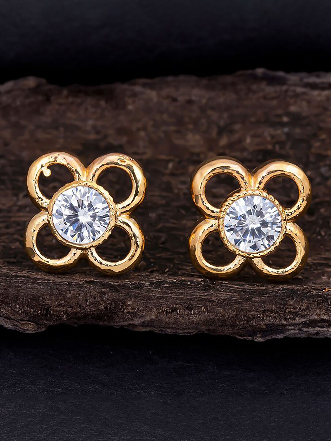 

Sukkhi Gold-Plated Floral Shaped Studs Earrings