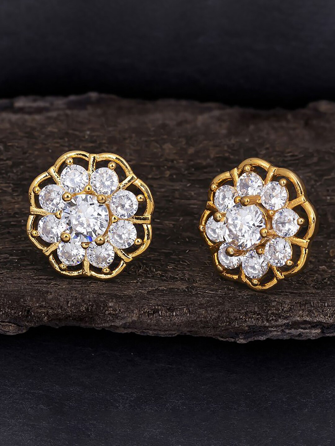 

Sukkhi Gold-Plated Floral shaped Studs Earrings