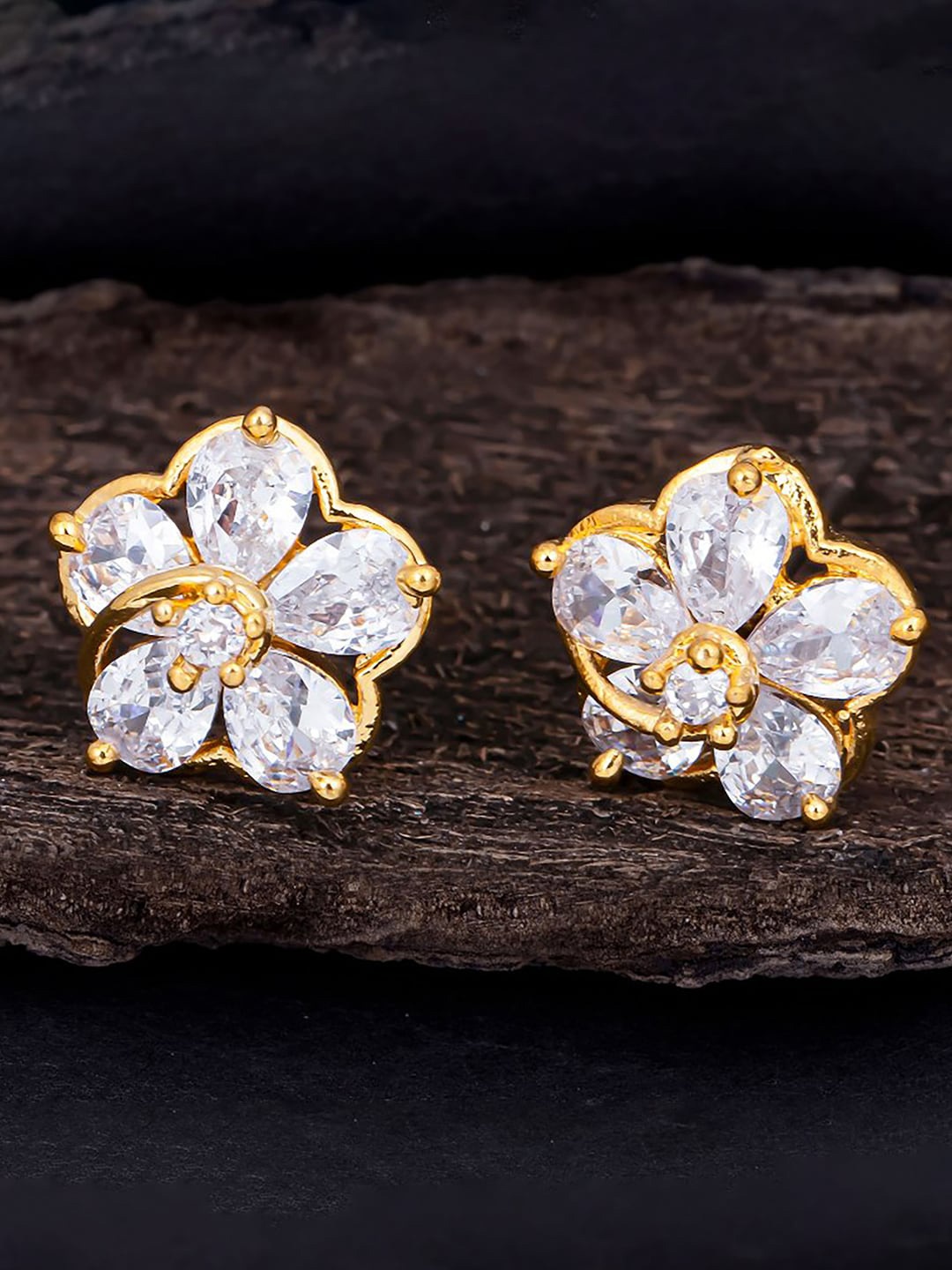 

Sukkhi Gold-Plated Contemporary Studs Earrings