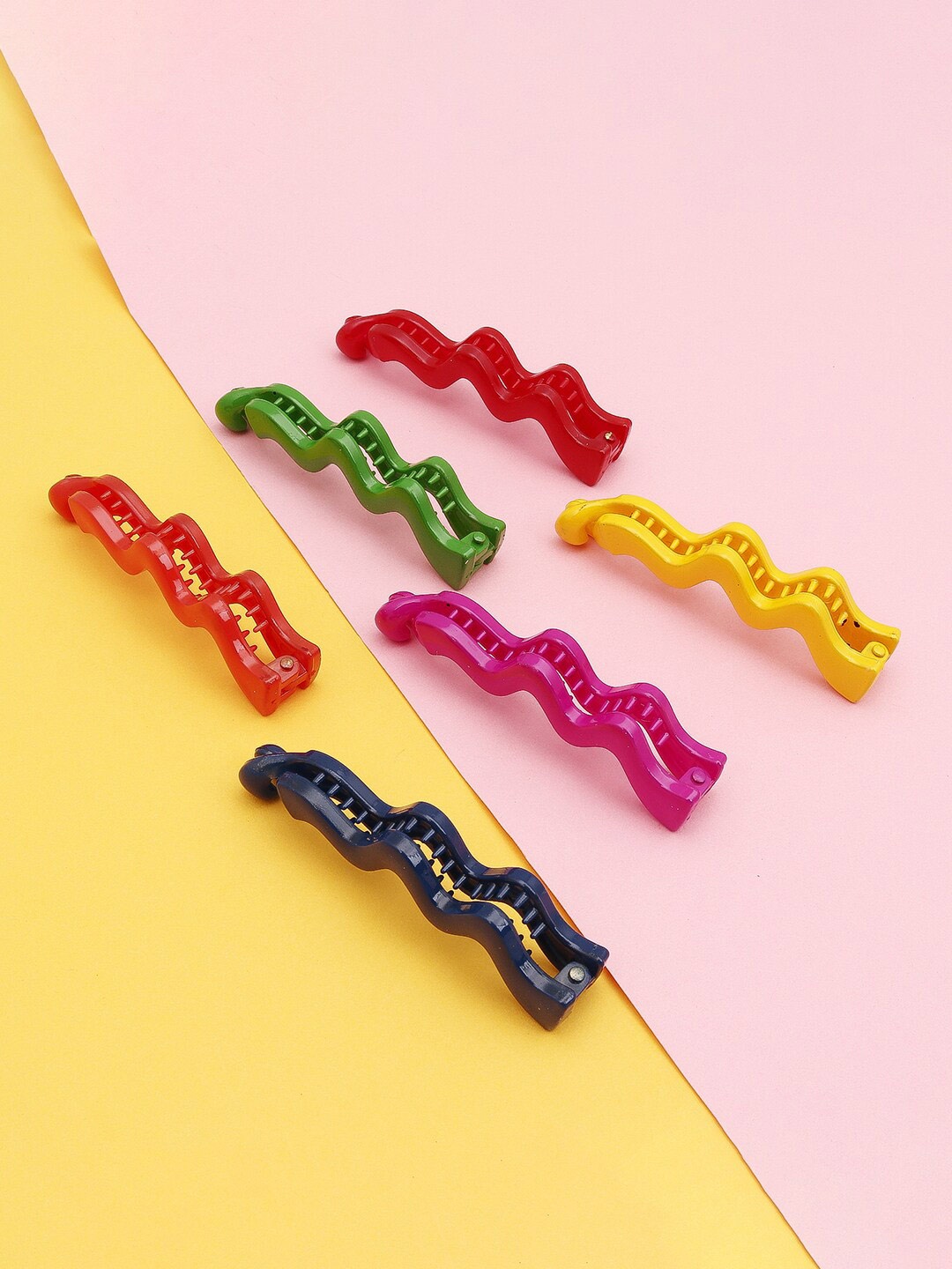 

Sukkhi Women Set of 6 Banana Clips, Red