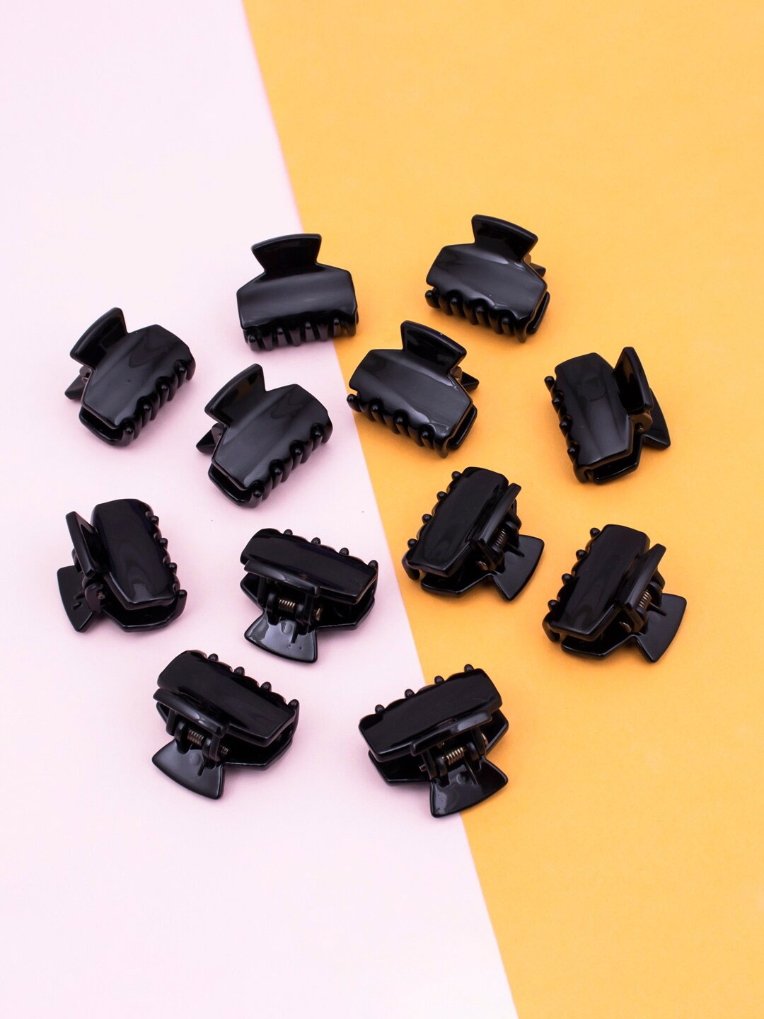 

Sukkhi Women Set Of 12 Plastic Claw Clips, Black