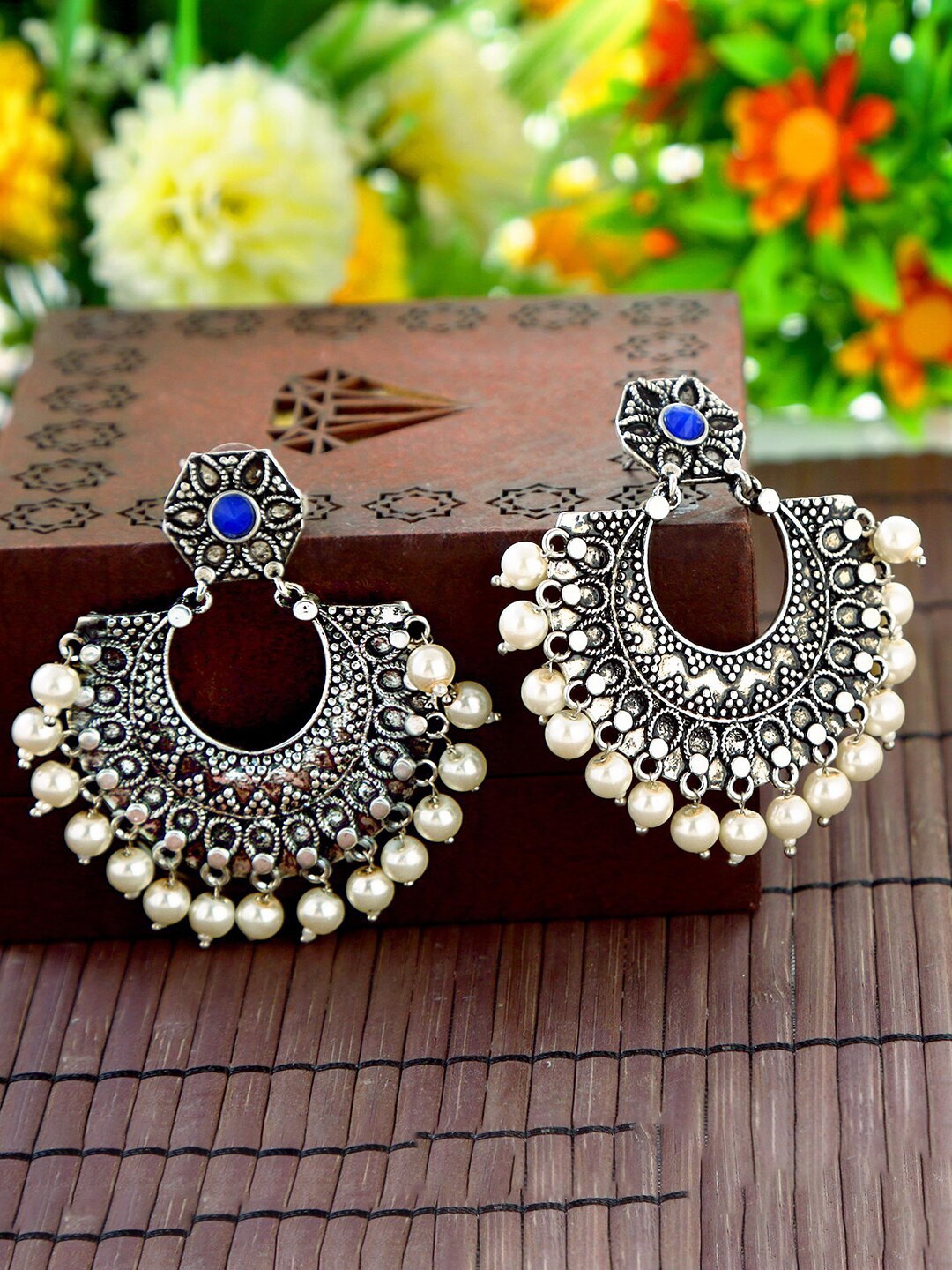 

Sukkhi Rhodium-Plated Crescent Shaped Chandbalis, Silver