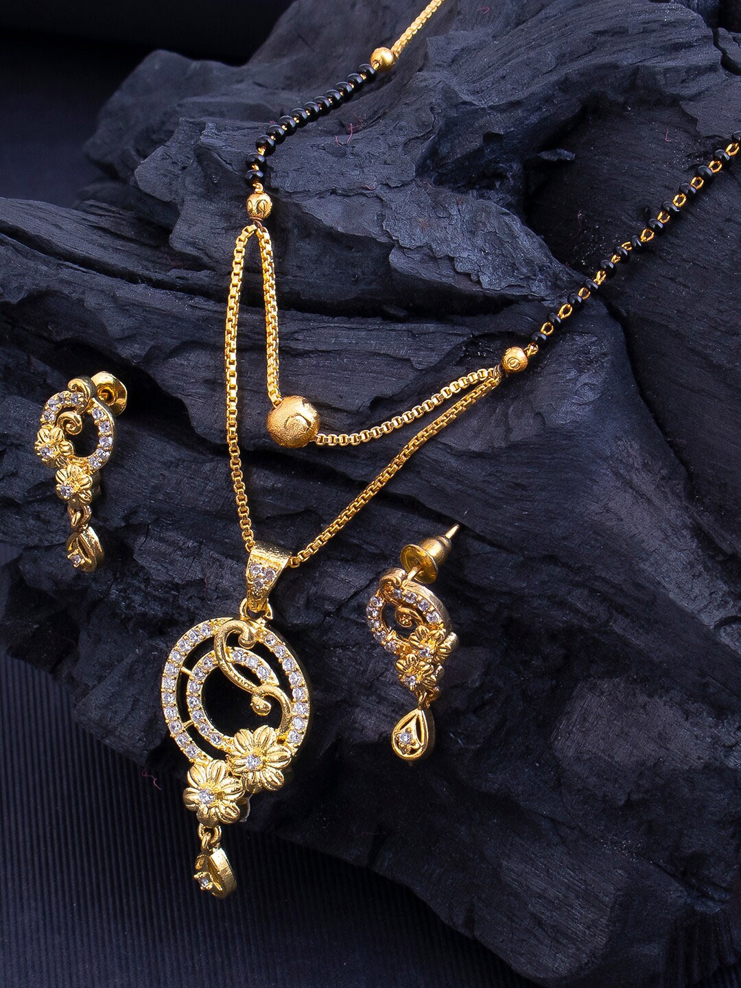 Sukkhi Gold-Plated Stone-Studded & Beaded Mangalsutra With Earrings
