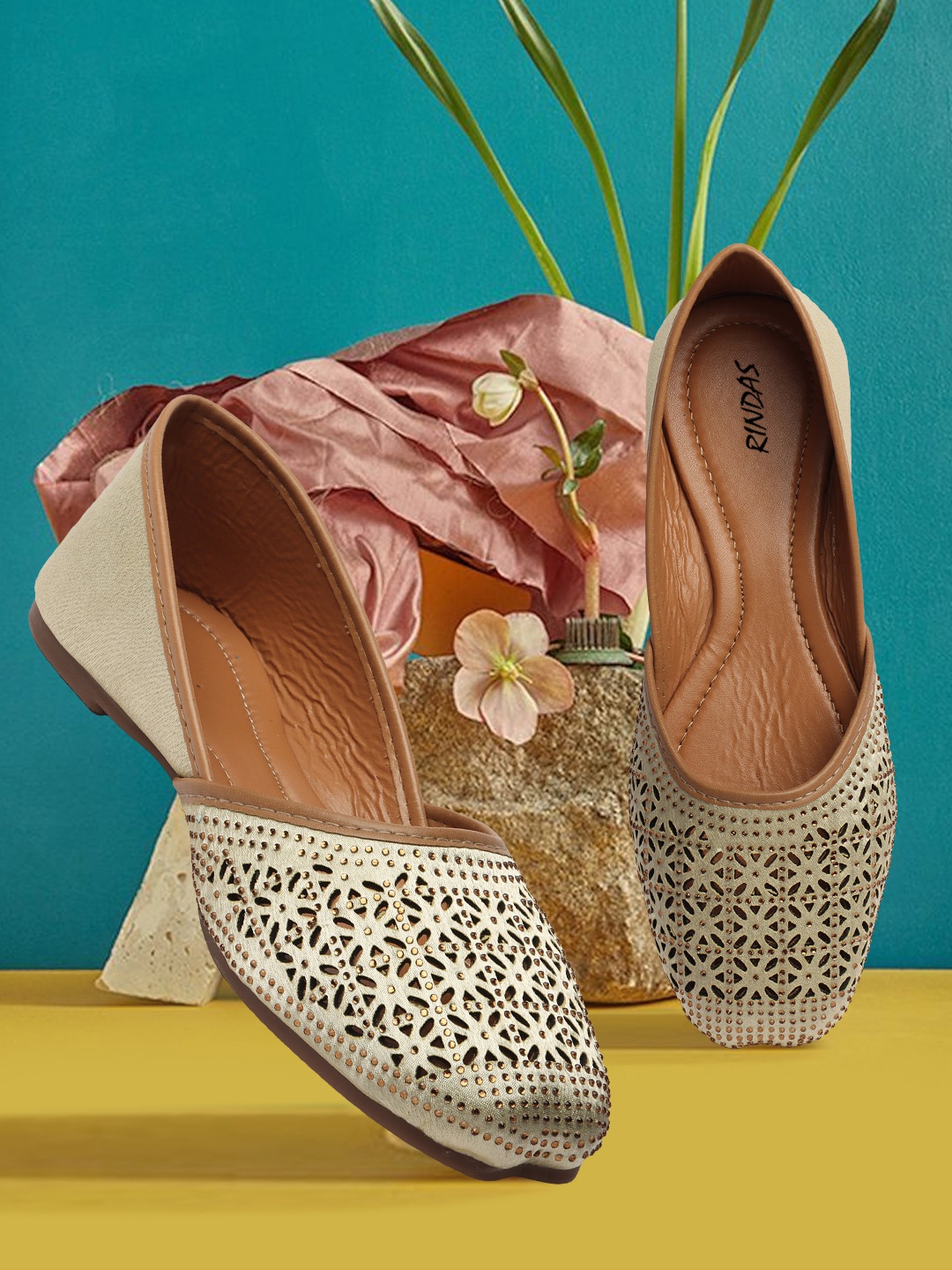 

RINDAS Women Ethnic Textured Mojaris With Laser Cuts, Cream