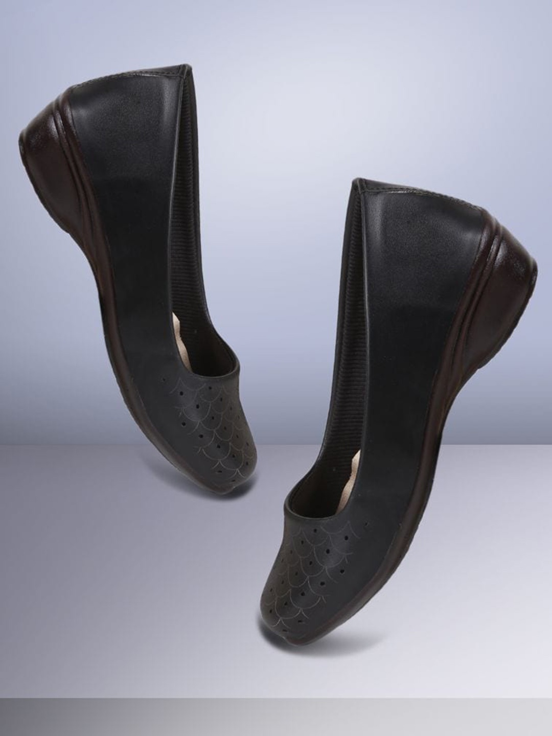

PERY PAO Women Textured Ballerinas, Black